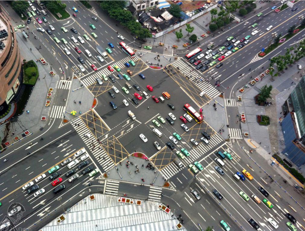 圖1 十字路口（ 圖片來源網(wǎng)絡(luò)）