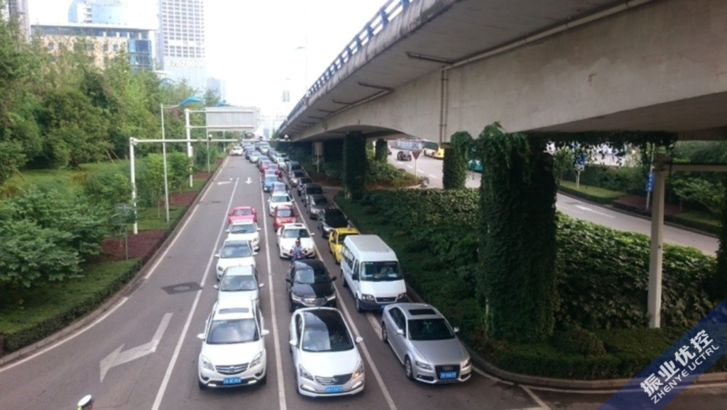 圖4 優(yōu)化前南進口左轉(zhuǎn)車輛阻擋掉頭車輛