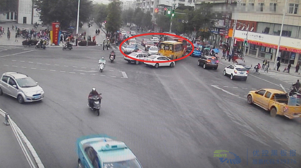 圖3 東進口左轉(zhuǎn)尾車與南進口直行沖突