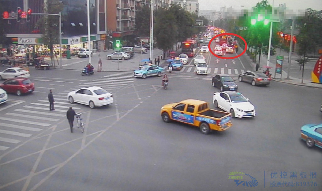 圖4 南進口直行排隊過長溢出到上游路口