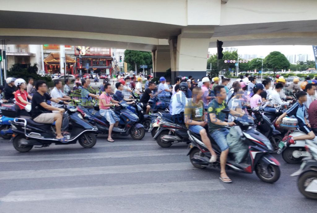 圖3 非機動車占用斑馬線區(qū)域停車