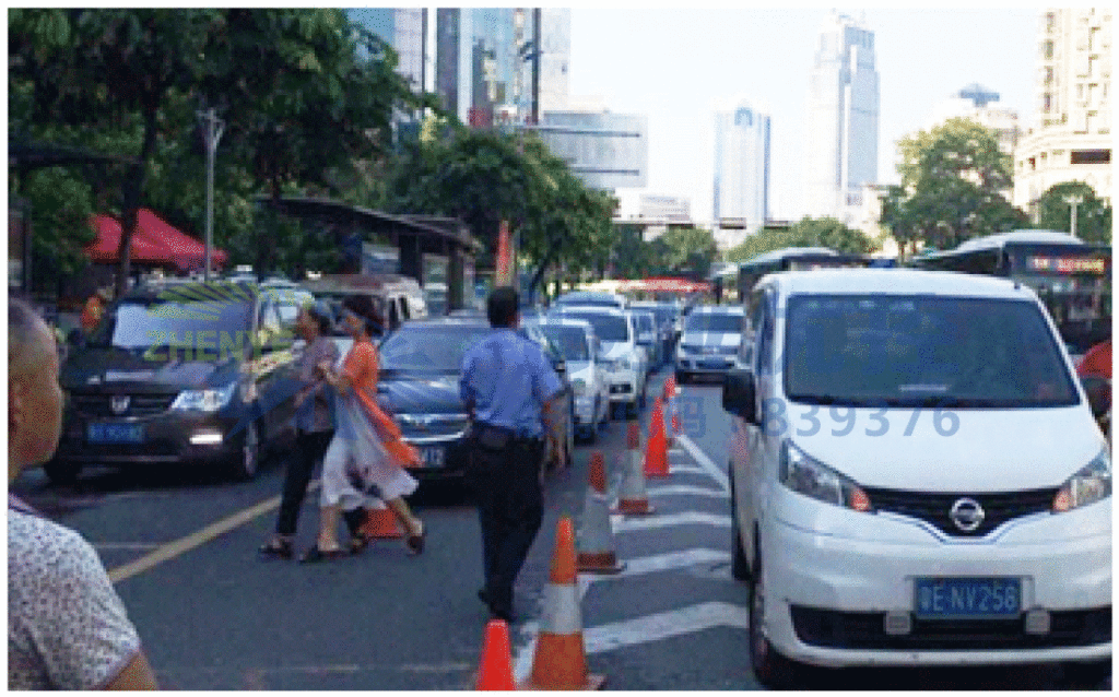 圖2 醫(yī)院西門排隊車輛