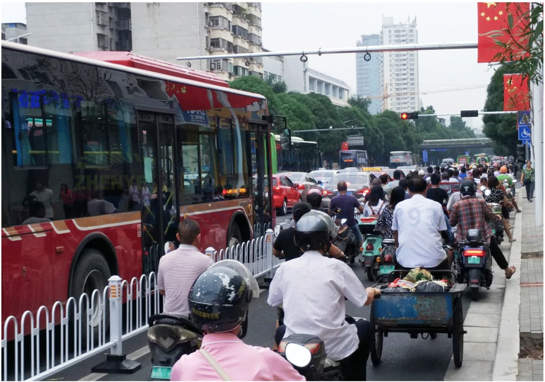 西進(jìn)口非機(jī)動(dòng)車排隊(duì)情況