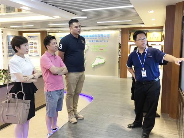 圖2 首席執(zhí)行官陳寧寧博士為委員介紹公司交通業(yè)務(wù)