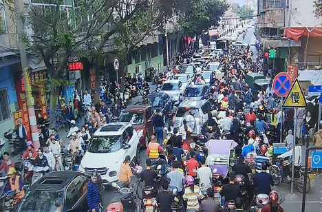 圖5 東進口晚高峰路段通勤通學(xué)交通狀況