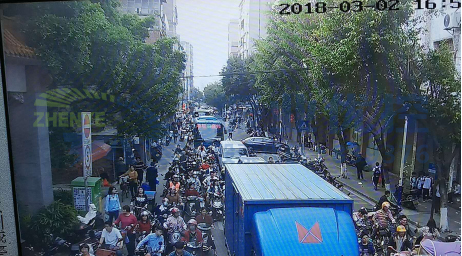 圖6 東進口晚高峰路段通勤通學(xué)交通狀況