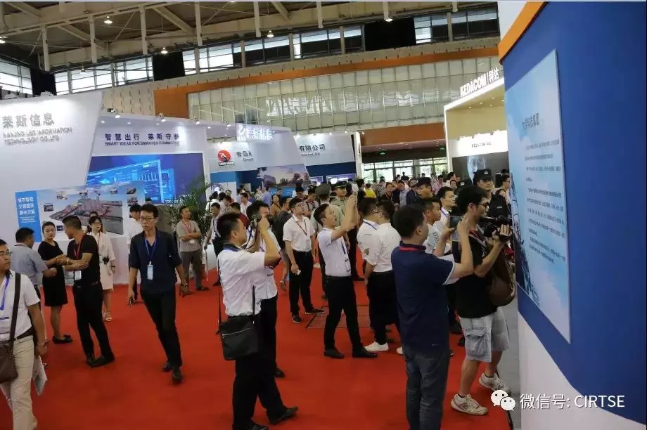 圖2 往屆博覽會(huì)現(xiàn)場圖（圖片來源于網(wǎng)絡(luò)）