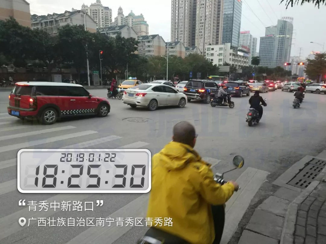 圖4 優(yōu)化前南進口車輛排隊情況