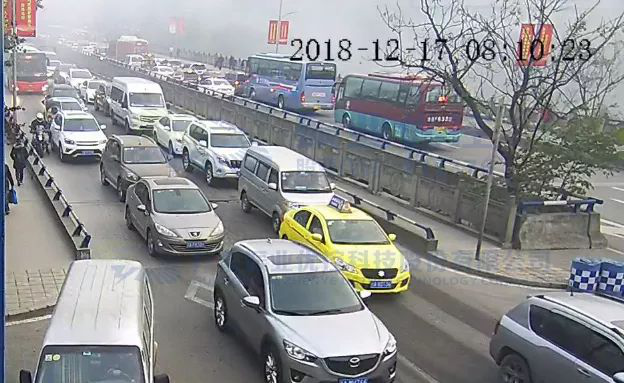 圖4 優(yōu)化前排隊(duì)現(xiàn)場