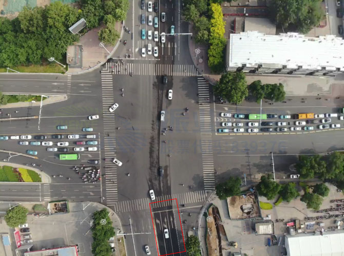 圖8 早高峰交通量小，拓寬車道會(huì)造成浪費(fèi)