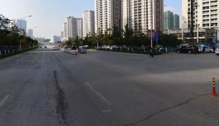 圖2 無信號燈控交叉口