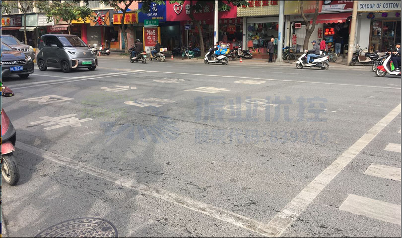 圖6 北進(jìn)口新增非機(jī)動(dòng)車(chē)待行區(qū)