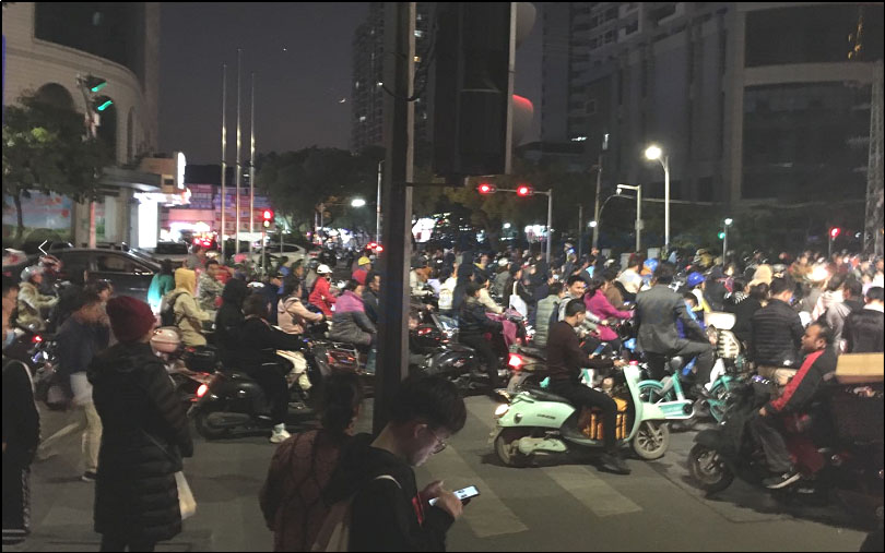 圖3 非機(jī)動(dòng)車(chē)道內(nèi)車(chē)輛排隊(duì)現(xiàn)象嚴(yán)重