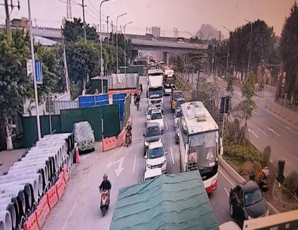 圖4 南進(jìn)口晚高峰直行車排隊(duì)長度