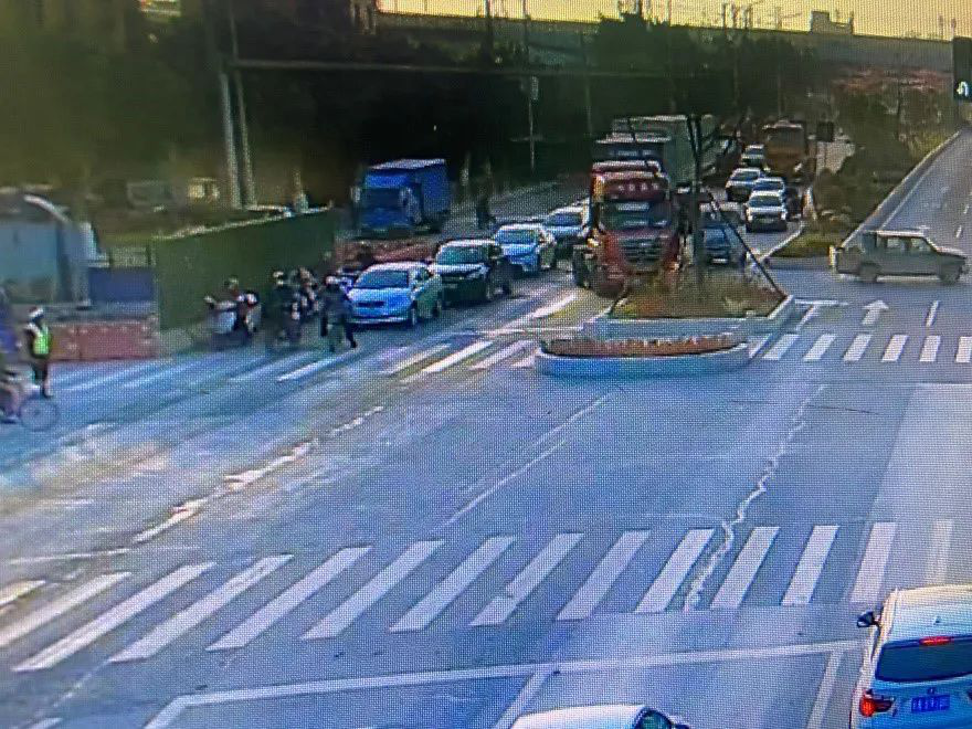 圖6 南進(jìn)口晚高峰掉頭車輛阻礙直行車輛