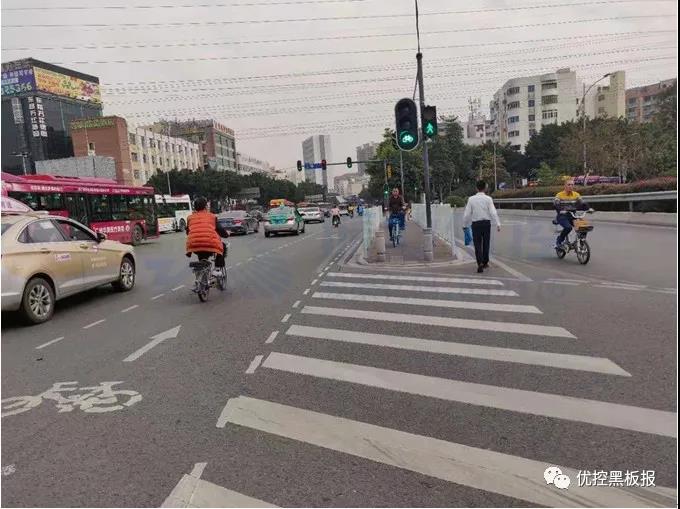 圖5 新增非機(jī)動車道及信號燈