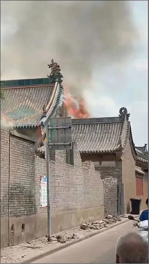 圖1 2019年5月平遙古城內武廟失火