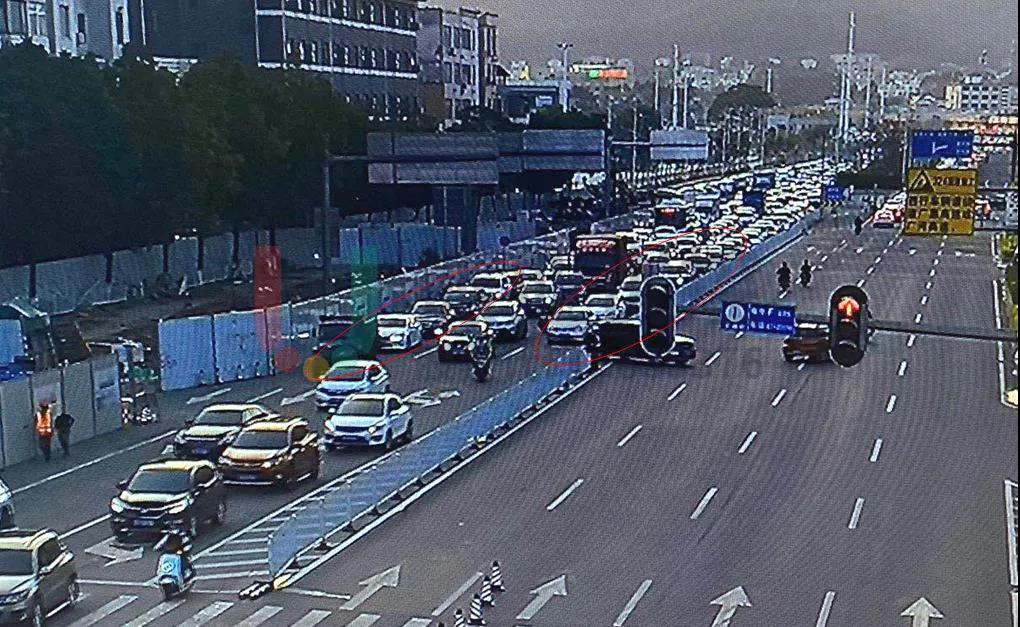 圖18 掉頭車輛影響其他車輛通行