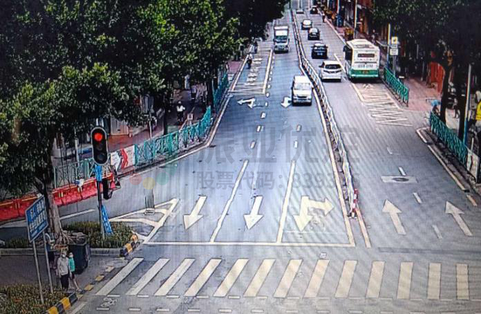 圖11 清河-德興路西進(jìn)口車(chē)道調(diào)整前后對(duì)比