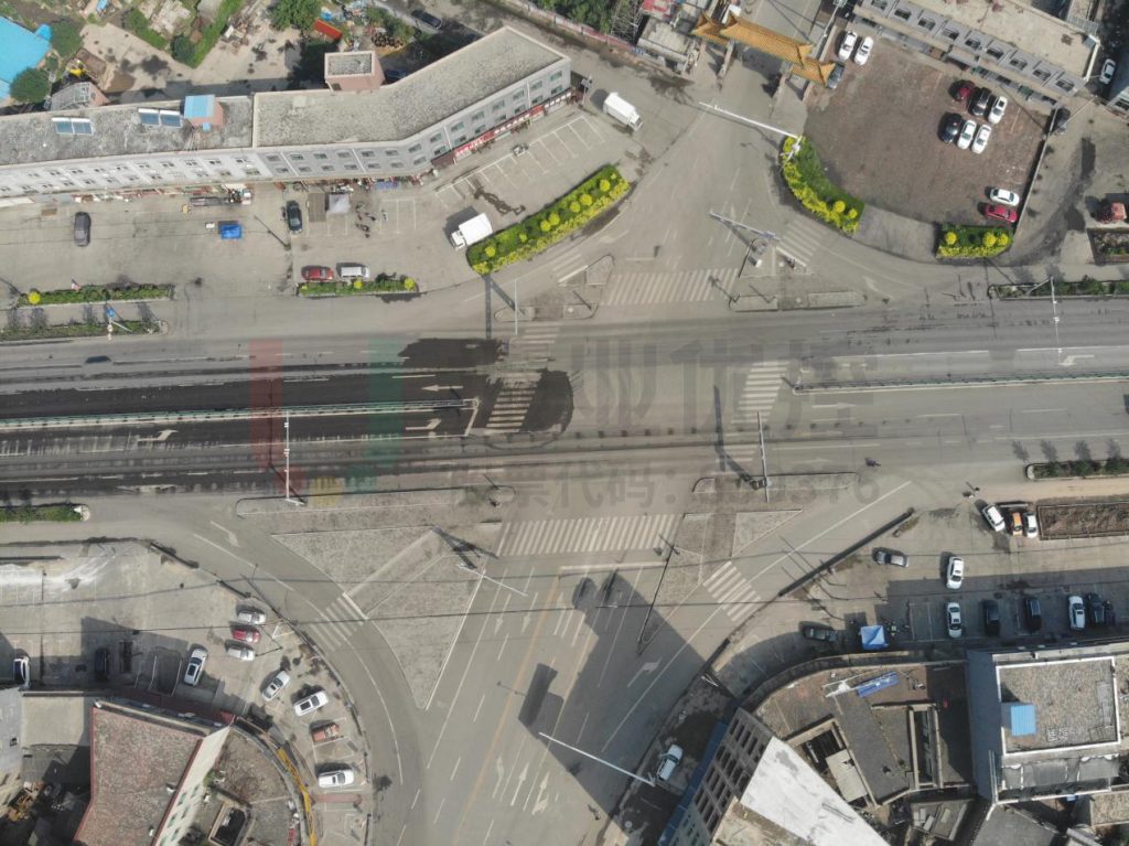 圖3 路口道路標(biāo)線較為模糊 非機(jī)動車道不明顯，容易混行