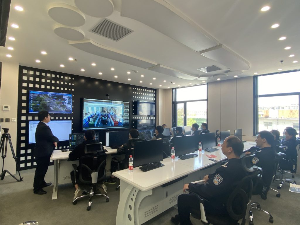 現(xiàn)場連線振業(yè)優(yōu)控城市交通治堵運行管理中心