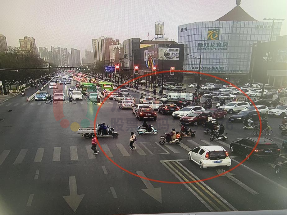 圖2 晚高峰東進(jìn)口借道左轉(zhuǎn)車(chē)道使用率低