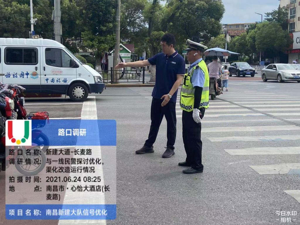 振業(yè)優(yōu)控交通治堵專業(yè)技術(shù)團隊進行路口調(diào)研