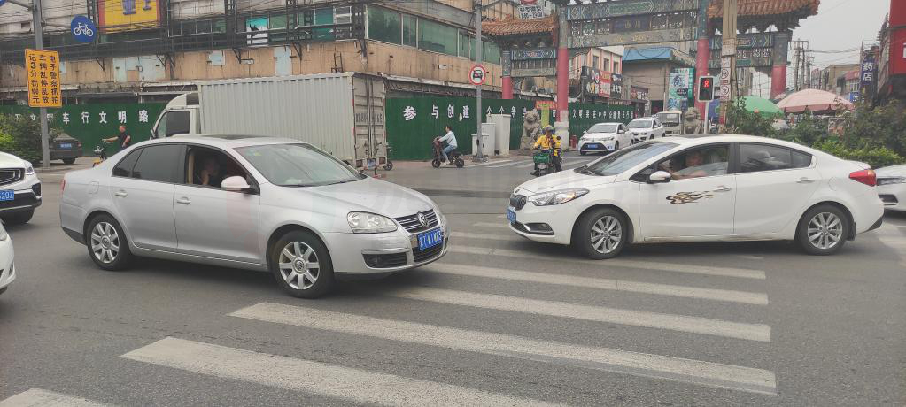 圖3 南北直行與左轉車輛沖突