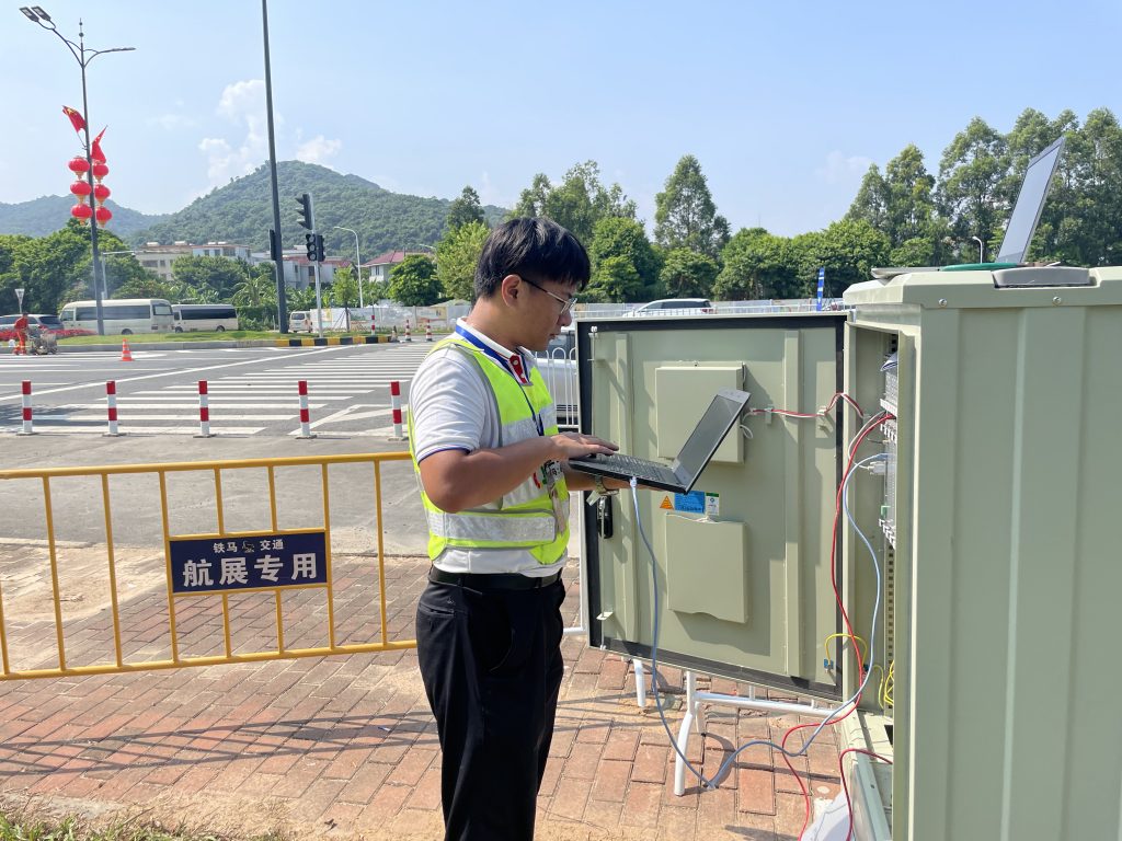 交通攻城獅進行路口排查