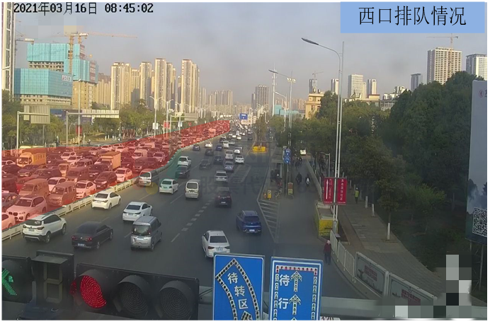圖4 高峰時(shí)段路口排隊(duì)情況