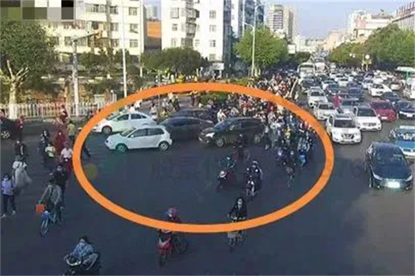 圖3-2 優(yōu)化前-環(huán)城南路與巡津街交叉口