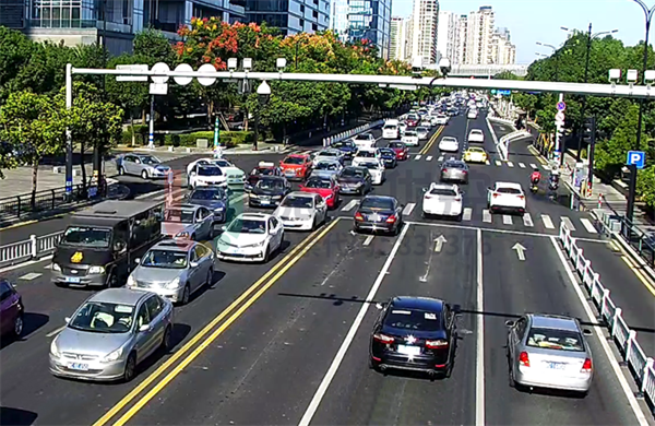 圖 4? 西往東方向直行進(jìn)口車道與南口右轉(zhuǎn)車輛沖突