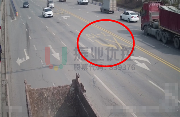 圖6 地面繪制禁左時(shí)段標(biāo)線（優(yōu)化后）