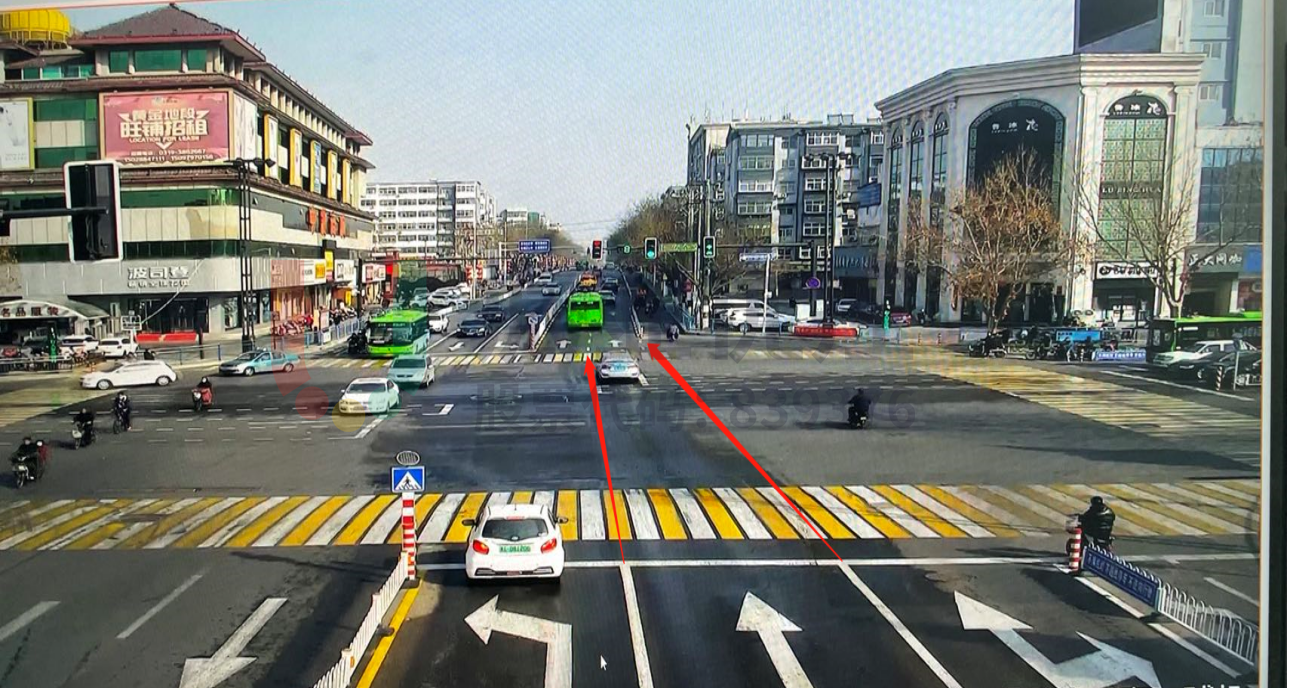 圖4 路口南進(jìn)口與北出口車(chē)道不對(duì)稱(chēng)